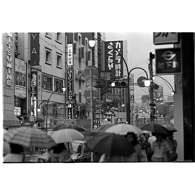 雨の新宿東口ストックから発掘しました。かなーり昔です。#instagram #instagramJapan #icujapan #top_pointfview #team_jp_ #teame_jp_東 #igersjp #ig_japan #wu_japan #ig_nihon #wow_nihon #love_nippon #ig_nippon #love_nippon #ip_gallery #photoisland #Fukuoka #福岡 #ip_connect　#フィルム　#モノクローム #Try-X #新宿　#東口