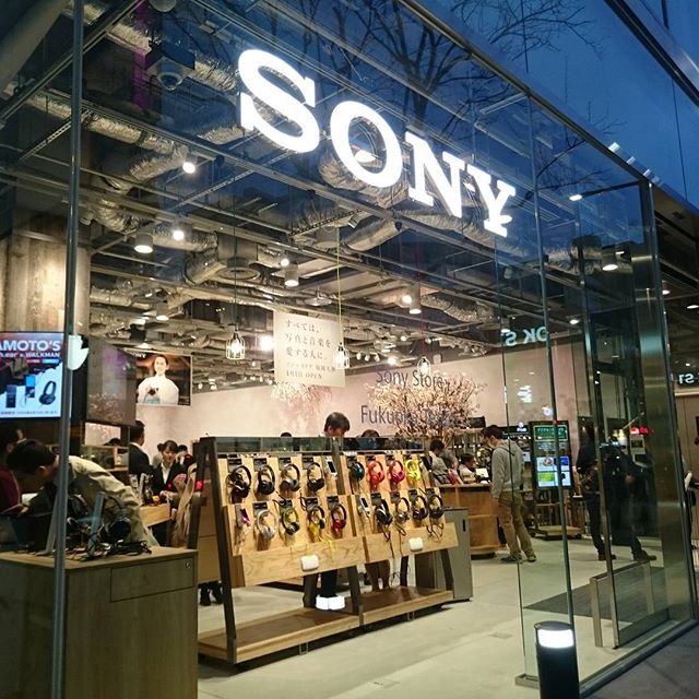 #ソニーストア #福岡天神 本日オープンしました。自由に触れるので新製品が出たときは楽しみです。沢山お客さんが入ってて賑わっていました。#instagramers #instagramJapan #icu_japan #top_pointfview #team_jp_ #team_jp_西 #ig_photooftheday #ig_japan #igersjp  #wu_japan #ig_nihon #Lovers_Nippon  #ig_nippon #love_nippon #ip_gallery #photoisland #Fukuoka  #ip_connect #tokyocameraclub #東京カメラ部 #ink361_asia #写真好きな人と繋がりたい #ファインダー越しの私の世界